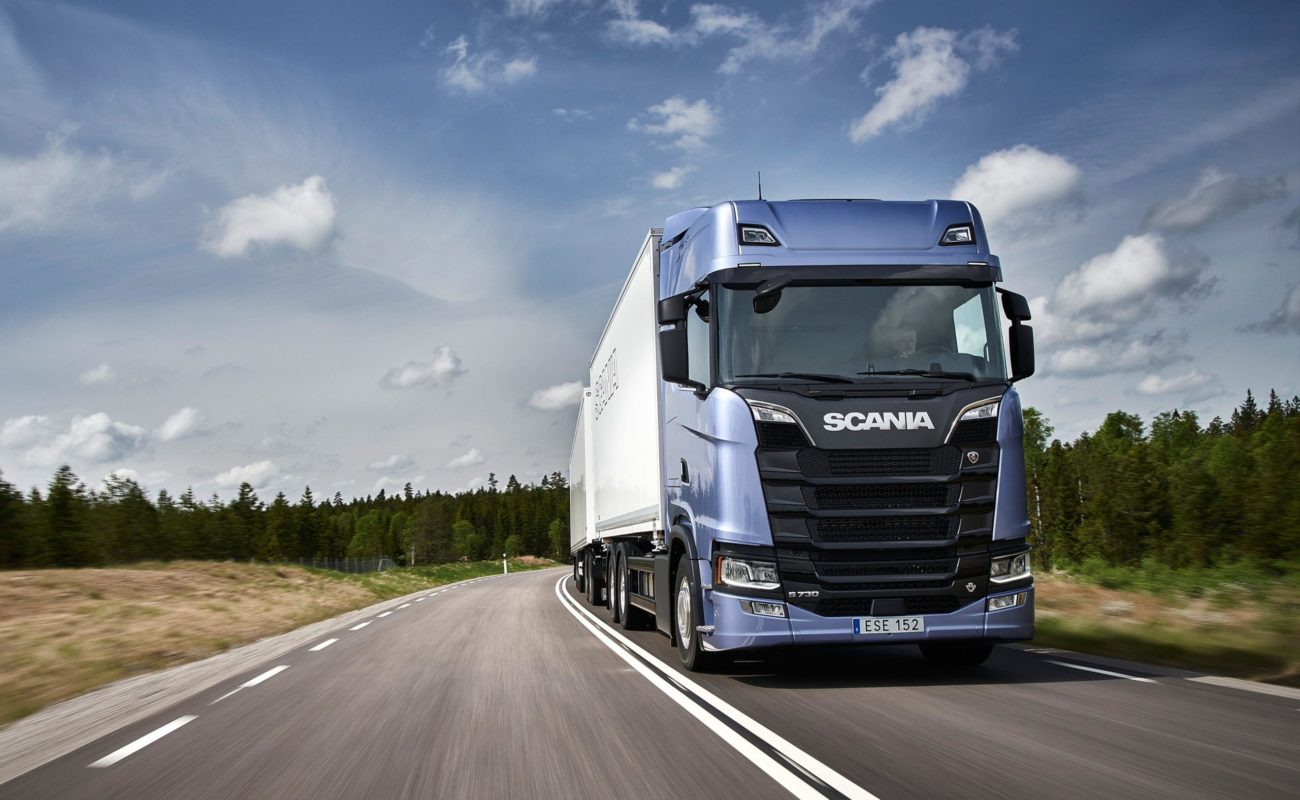 Вантажівки та спецтехніка