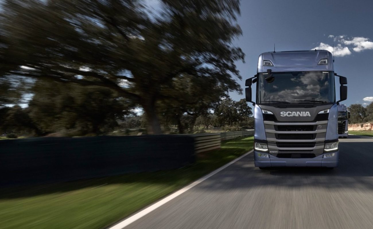 Вантажівки та спецтехніка