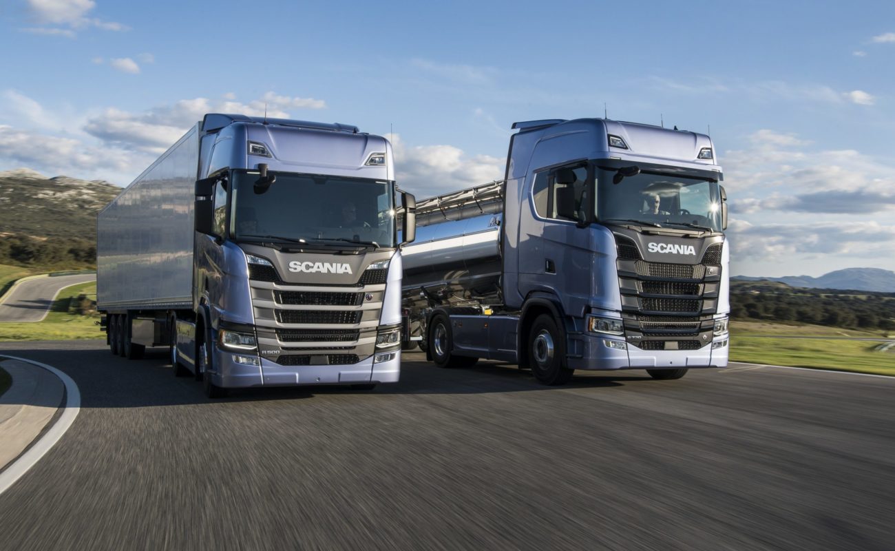 Вантажівки та спецтехніка