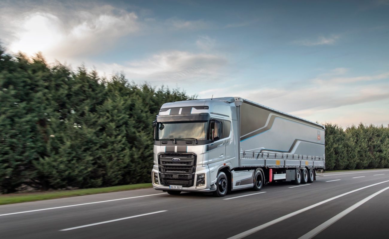 Вантажівки та спецтехніка