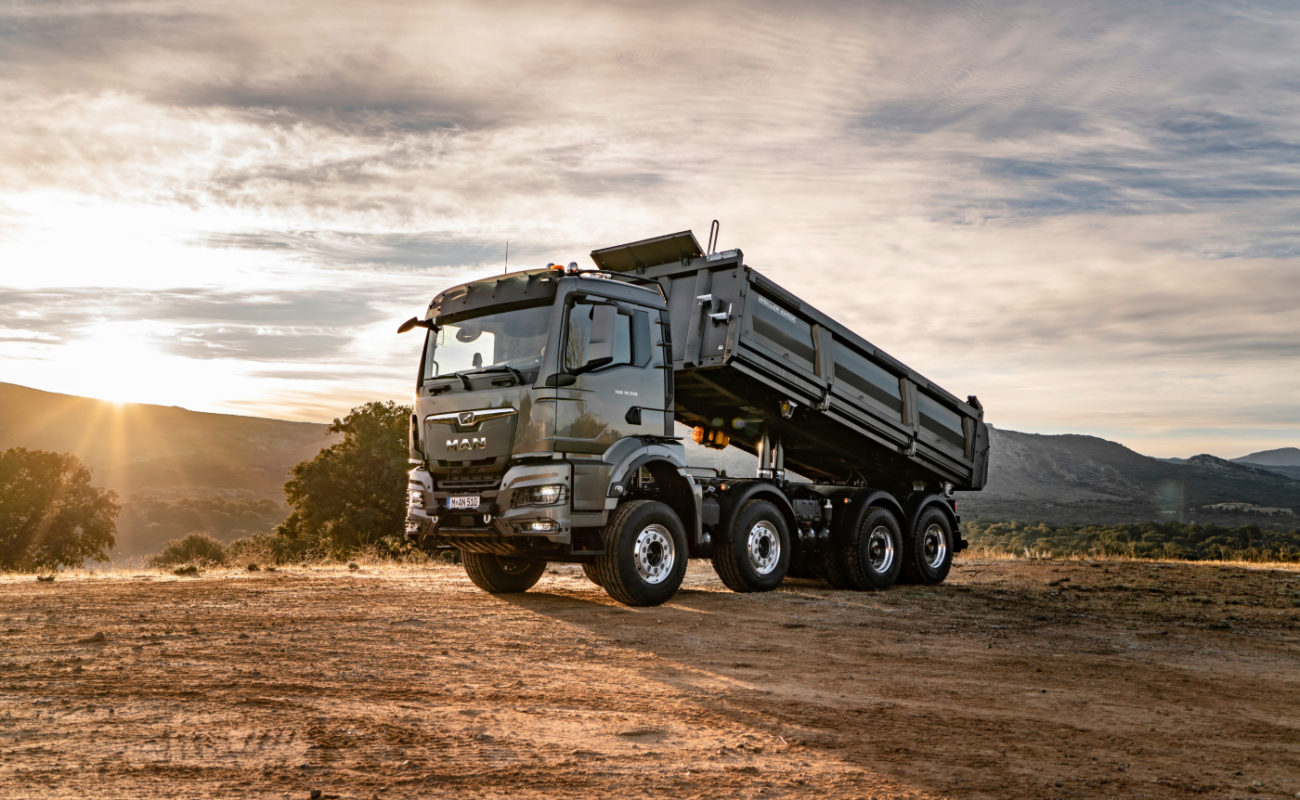 Вантажівки та спецтехніка