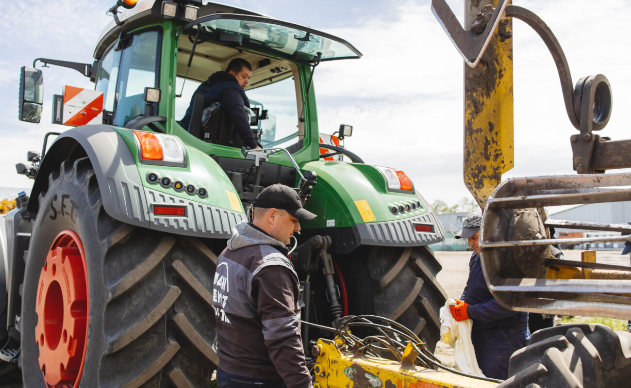 Про компанію